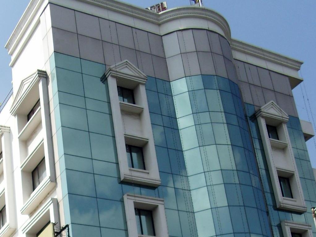 Chariot Hotel 3*